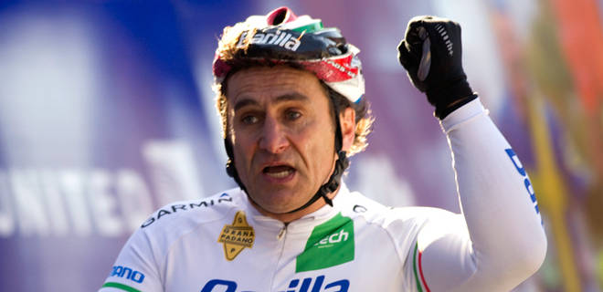 Alex Zanardi won 2011 NYC Marathon hand bike