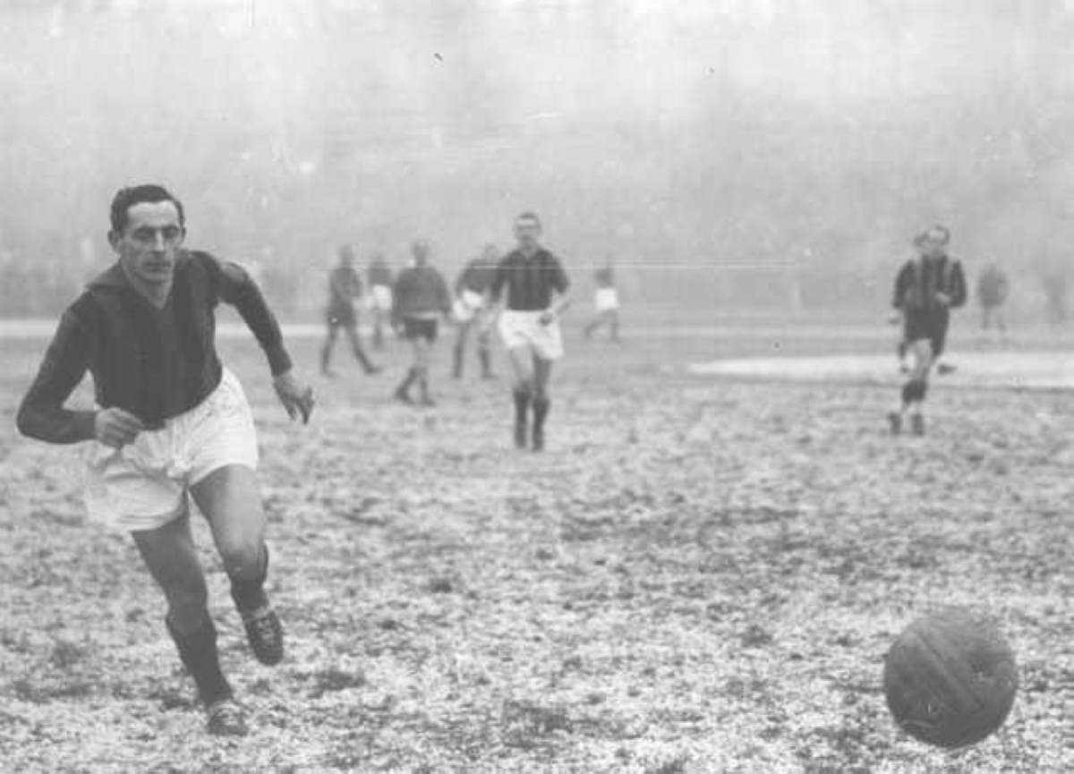 "Il campionissimo" Fausto Coppi as a football (soccer) player.