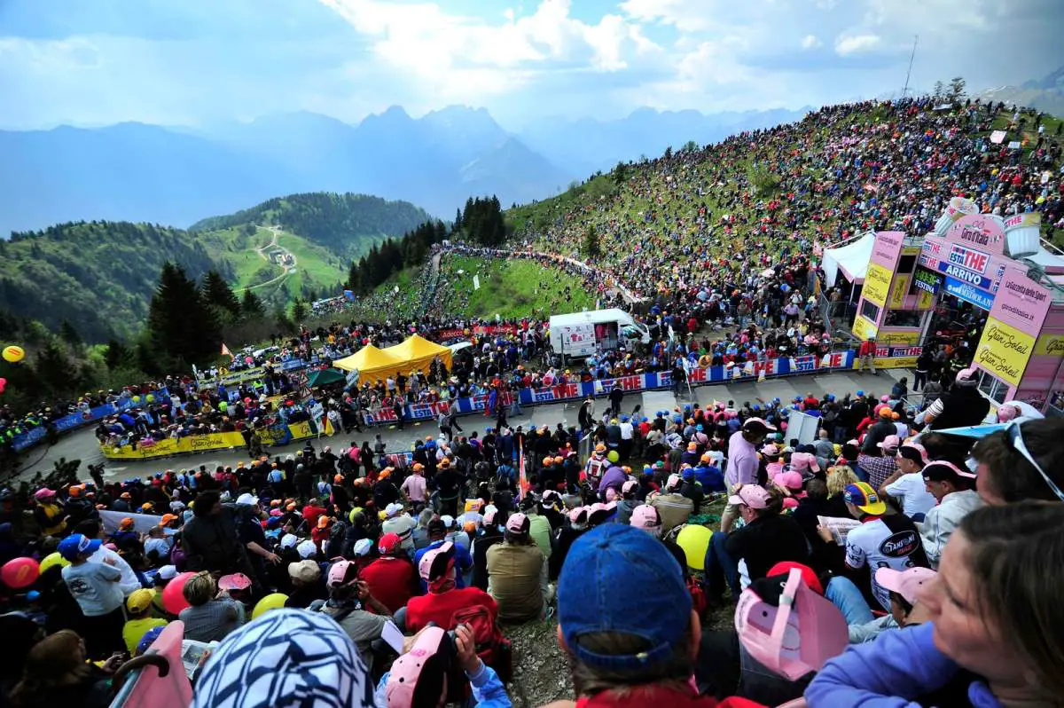 Spectators at Monte Zoncolan