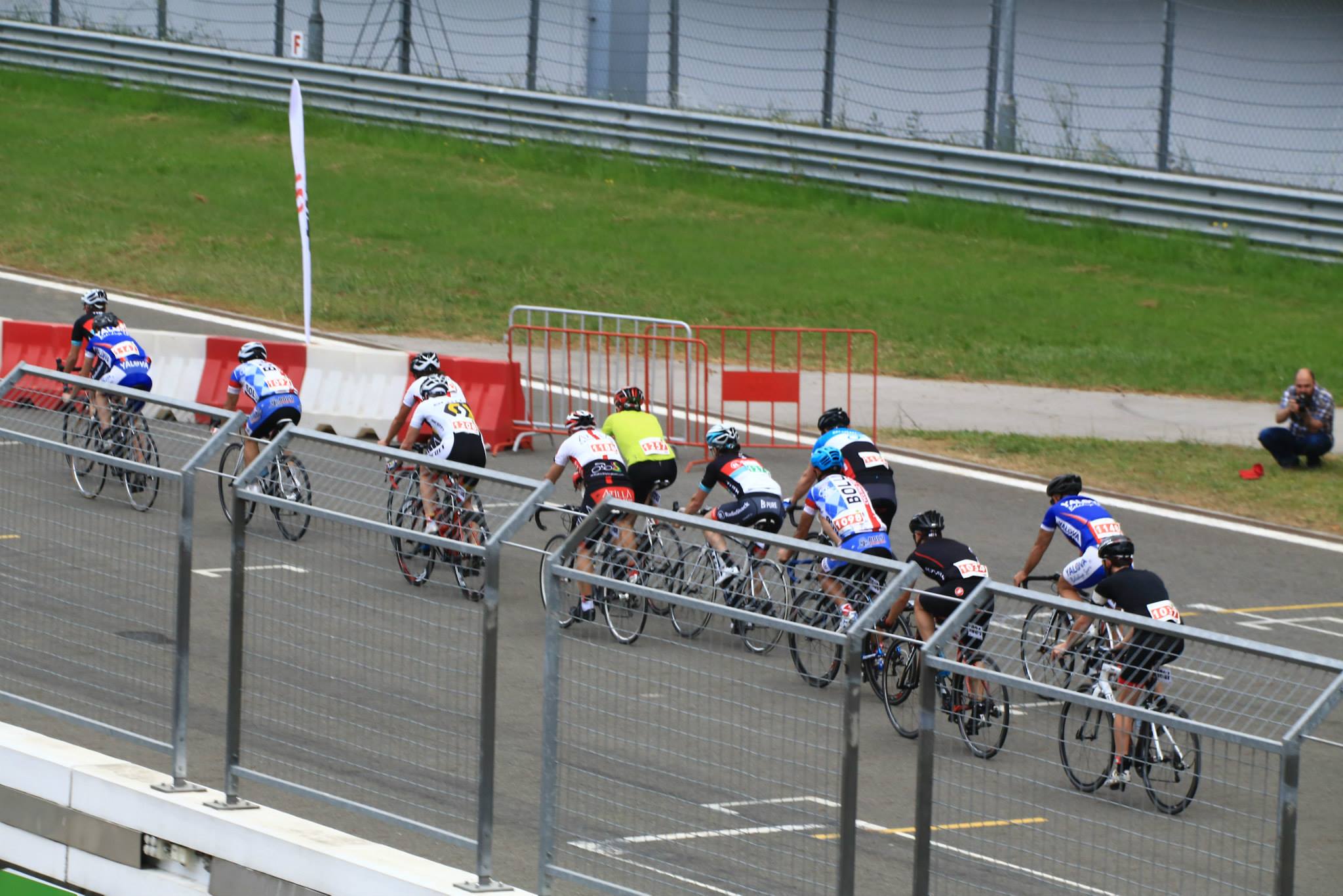 Intercity road race, head of the bunch (May 25, 2014)