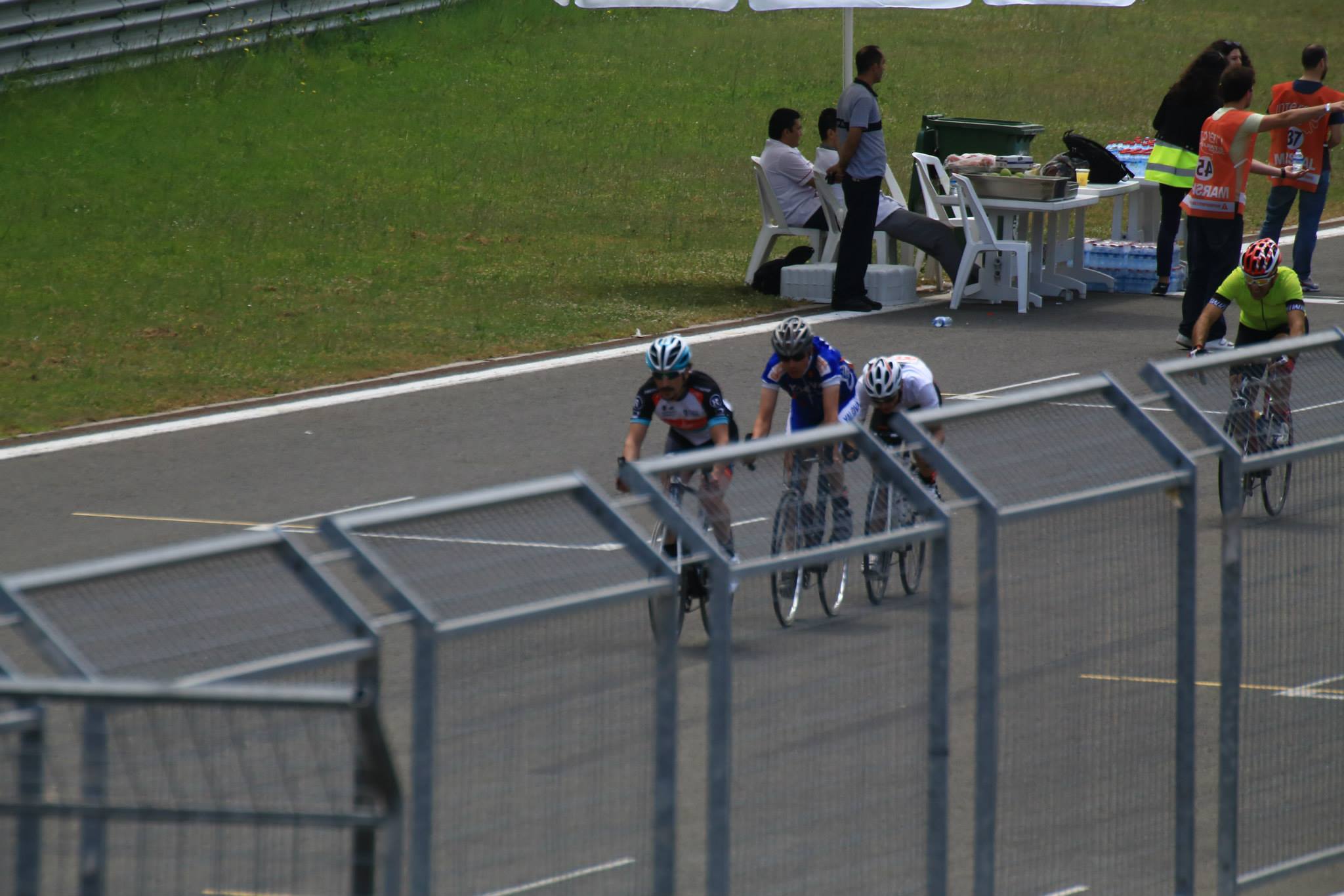 Intercity road race, head of the bunch (May 25, 2014)