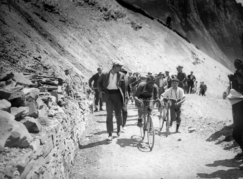 Ottavio Bottecchia climbing Col du Tourmalet