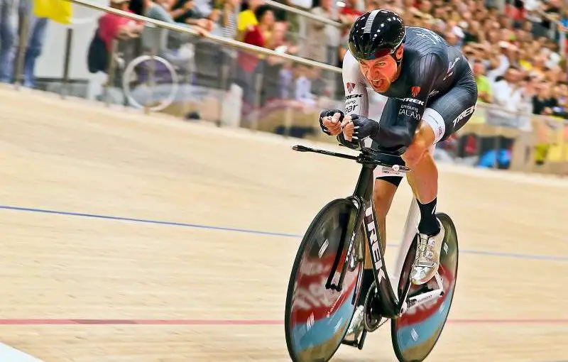 Jens Voigt breaks the Hour Record