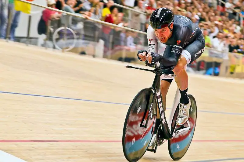 Jens Voigt breaks the Hour Record