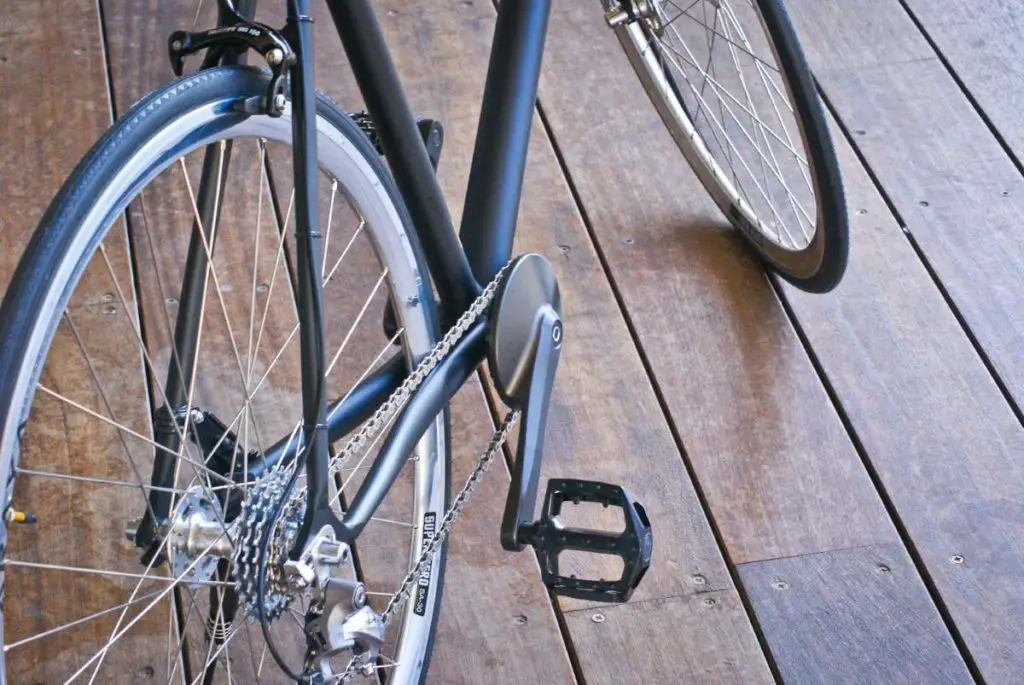 Efneo Gearbox installed on a commuter bike (rear view)