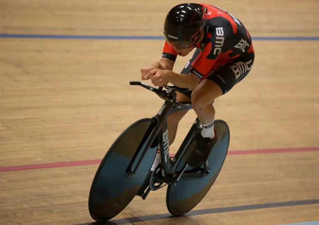 Rohan Dennis breaks the Hour Record