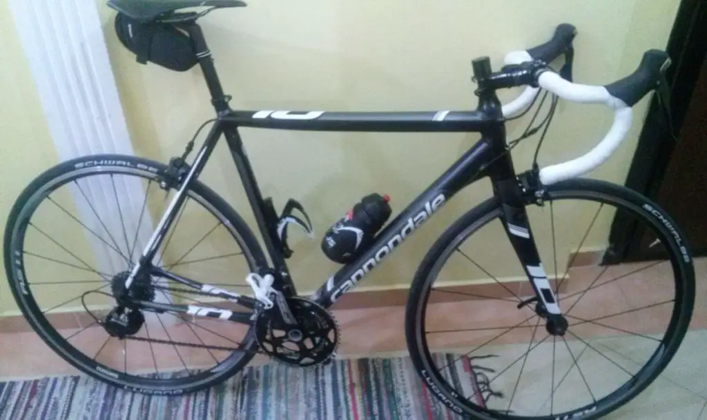  Cannondale CAAD10 2015 equipped with 11-speed Shimano 105 group