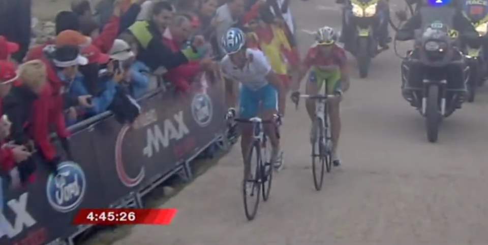 Nibali catches Mosquera in the final meters of Bole del Mundo climb (Stage 20 of the 2010 Vuelta a España)