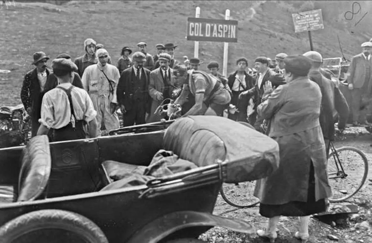 Jean Alavoine atop Col d'Aspin. Tour de France 1922.