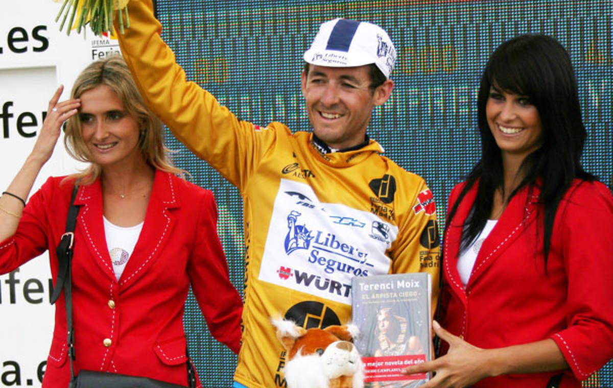 Roberto Heras in Vuelta a España leader's jersey.