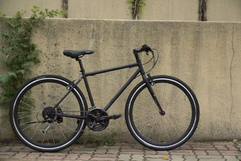 Best bicycle types for commuting: Hybrid bike